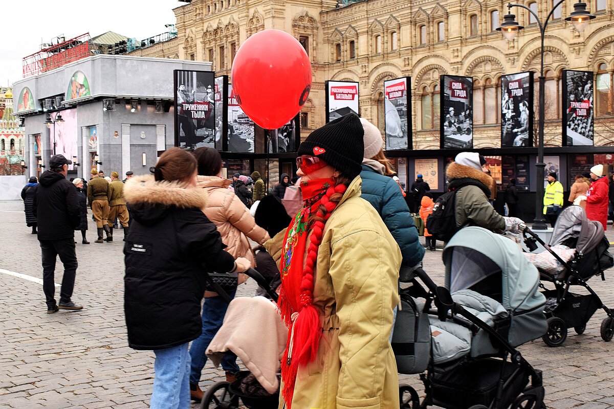 На Красную площадь в красном. - Татьяна Помогалова