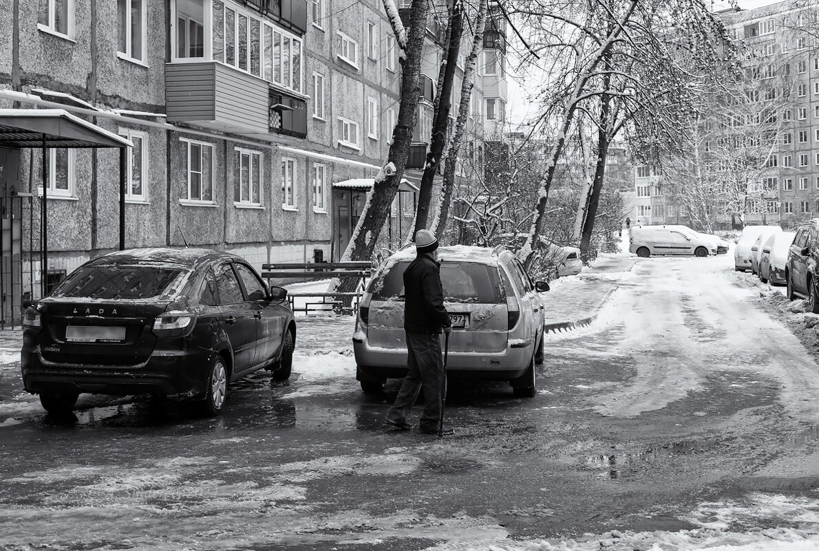 Во дворе - Александр Синдерёв