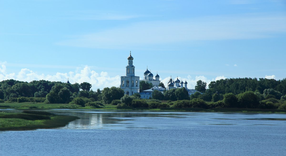 Юрьевский монастырь. Вид с озера Мячино. - Евгений Никифоров