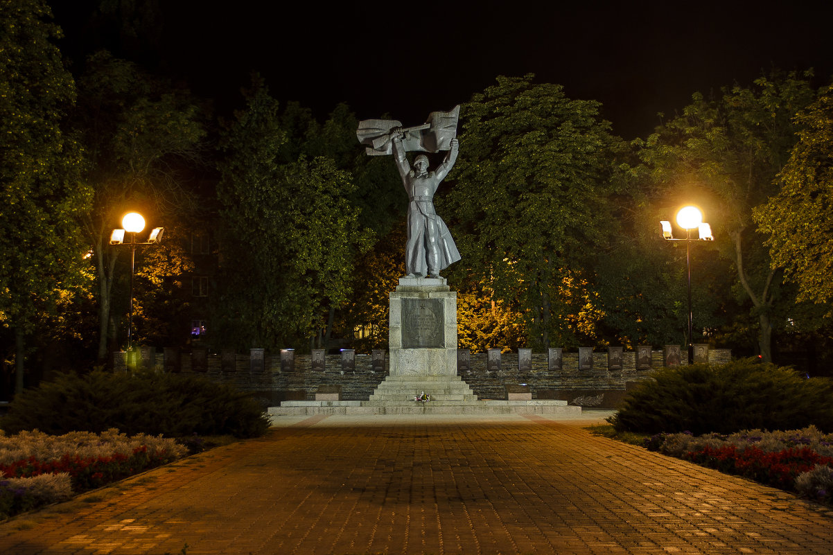Памятник "Воину-освободителю" - Богдан Петренко