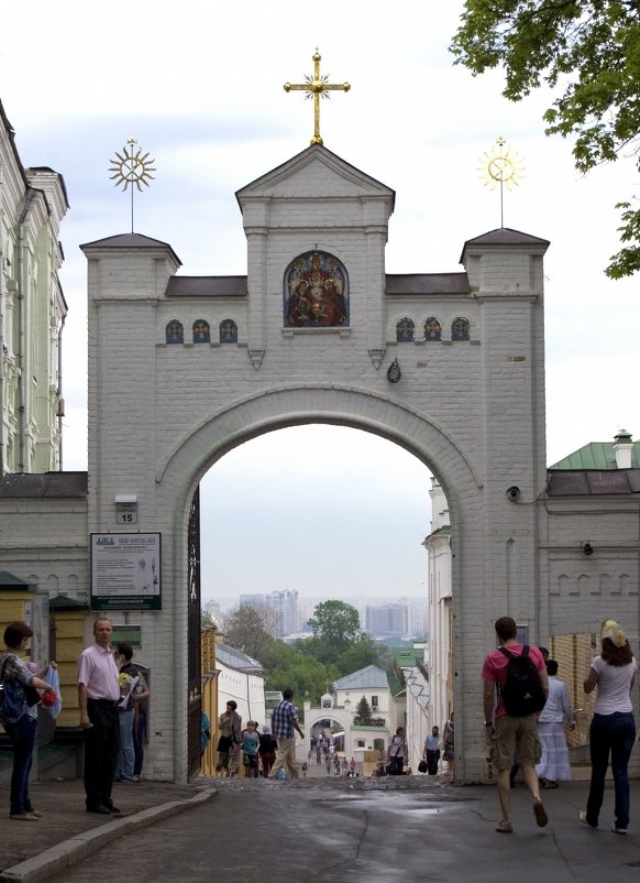 Вход в Киево-Печерскую лавру. - Надежда Ивашкина