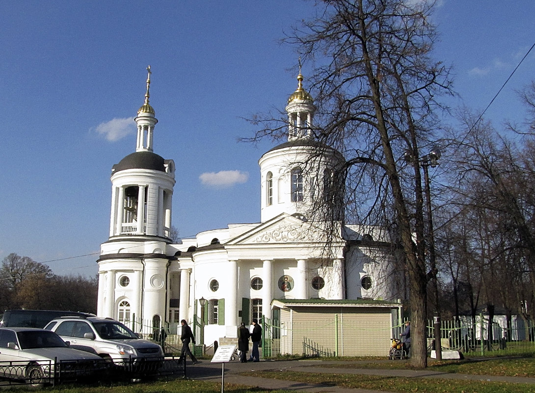 Храм Влахернской иконы Божьей Матери.Вид от флигелей - Сергей Мягченков