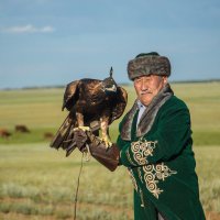 Заслуженный тренер беркутов :: Максим Рожин