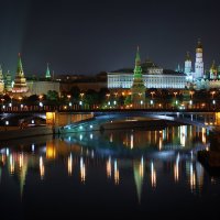 вид на Кремль с Патриаршего моста :: Вадим Доронин
