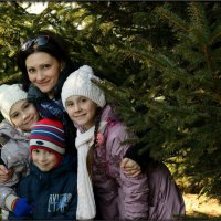 Прогулка с детишками :: Илона Бабашова