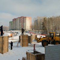 Строительство снежного городка :: Вера Кириллова