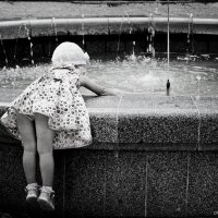 девочка и фонтан :: Дарья G.St photography