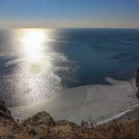 Солнечная дорожка по зимнему морю... :: Rimma Telnova