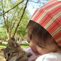 девочка с котёнком :: Николай Юрьев