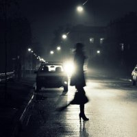 девушка в ночном переулке :: Александр Барышников