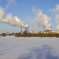 На склоне морозного дня. ТЭЦ на берегу Свислочи. :: Владислав Писаревский