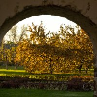 Дверь в осенний сад :: Люба Мельник