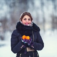 Девушка с мандаринами :: Сергей Селевич