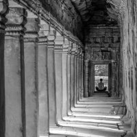 Gallery with pillars at Ta Prohm temple :: Nick K