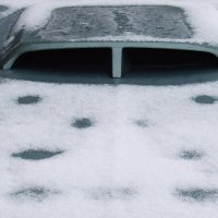 автомобили под снегом 1 :: Юрий Бондер