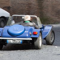Старая спортивная машина на улочках Рима :: Andrey Curie