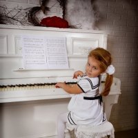 Юная пианистка. :: Иван Бобков