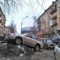 Когда парковаться негде, но страсть как хочется :)﻿ :: Константин Кашин