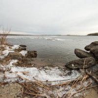 у черных камней :: Андрей ЕВСЕЕВ