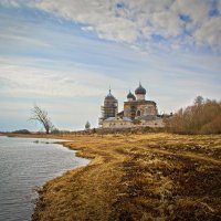 монастырь на берегу :: Roman Demidov