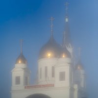 Собор в честь равноапостольных Кирилла и Мефодия, Самара,туман. :: Сергей Щербатюк