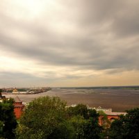 Дождь на слияние рек (Ока - Волга) :: Сергей Банков