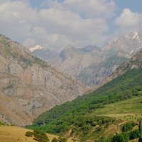 ДОЛИНА ПСКЕМА, ОКРЕСТНОСТИ :: Виктор Осипчук