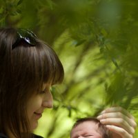 девушка с новорожденным :: Irina Rudakova