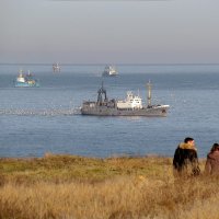 Моряку даны с рожденья две судьбы - земля и море. (С) :: Дядюшка Джо