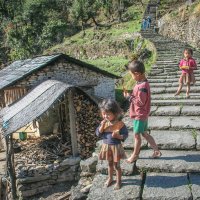 Дети на дороге (Непал) :: Юрий Матвеев