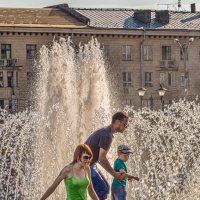 Жара в городе... :: Елена Черненко