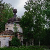 Заброшенная церковь :: Антон Смирнов