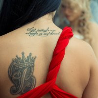 Девушка с татуировкой :: Andrey Kondor