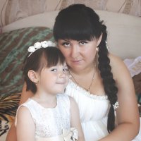 Мама и дочка... :: Юлия Лукьянова