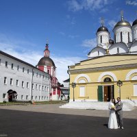 Свадебное фото в Пафнутьев-Боровском монастыре (8786) :: Виктор Мушкарин (thepaparazzo)