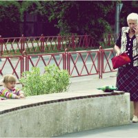 Бабушка и внучка. :: Владимир Валов