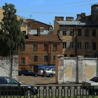 Старый дворик на Фонтанке :: Елена Разумилова