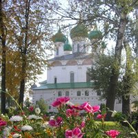 храм   окруженный   цветами :: Valentina Lujbimova [lotos 5]