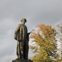 Памятник И. Е. Репину на Болотной площади. :: Игорь 
