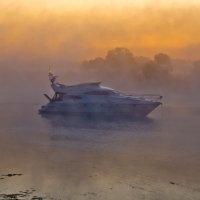 Яхта в тумане. :: Виктор Евстратов