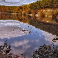 Осенью у реки :: Tatiana Kretova