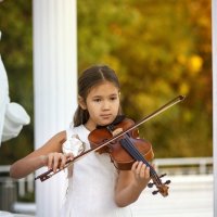 Однажды в городском саду играла девочка на скрипке :: Татьяна Курамшина