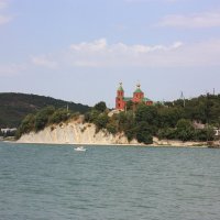 Абрау Дюрсо. Монастырь на озере :: Gennadiy Karasev
