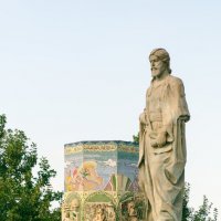 Памятник великому поэту Низами Гянджеви :: Эхтирам Мамедов