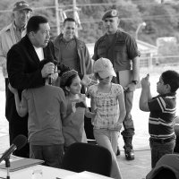 Уго Чавес и дети. Каракас. :: Павел Байдалов