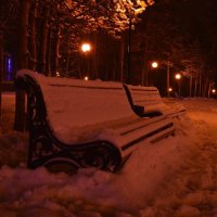 зимний сквер :: Виталий Макаров