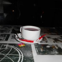 Только....  чашка чая на столе! :: Виталий Батов