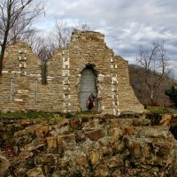 Развалины Византийского  храма возле поселка Лоо :: Tata Wolf