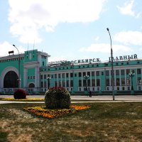 Железнодорожный вокзал Новосибирск-Главный :: Ольга Головина