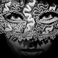 Все люди носят маски, но не все их снимают... :: Galina Zaychenko 